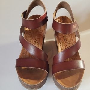 Bamboo Strap Platform Sandals comes w/ box